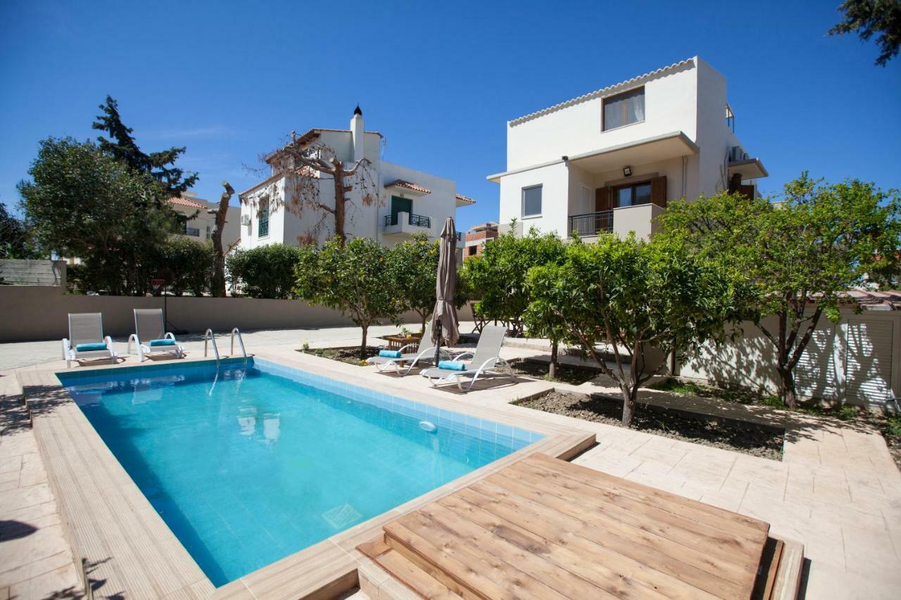 Sunny Rhodes *